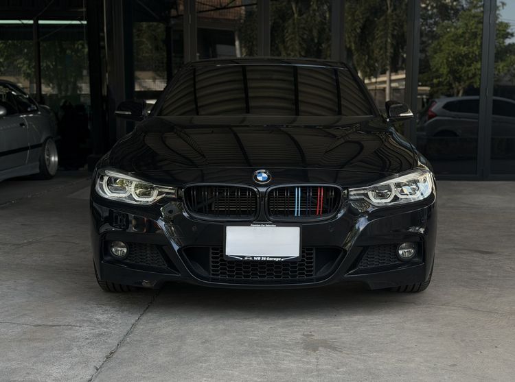 รถ BMW Series 3 330e สี ดำ