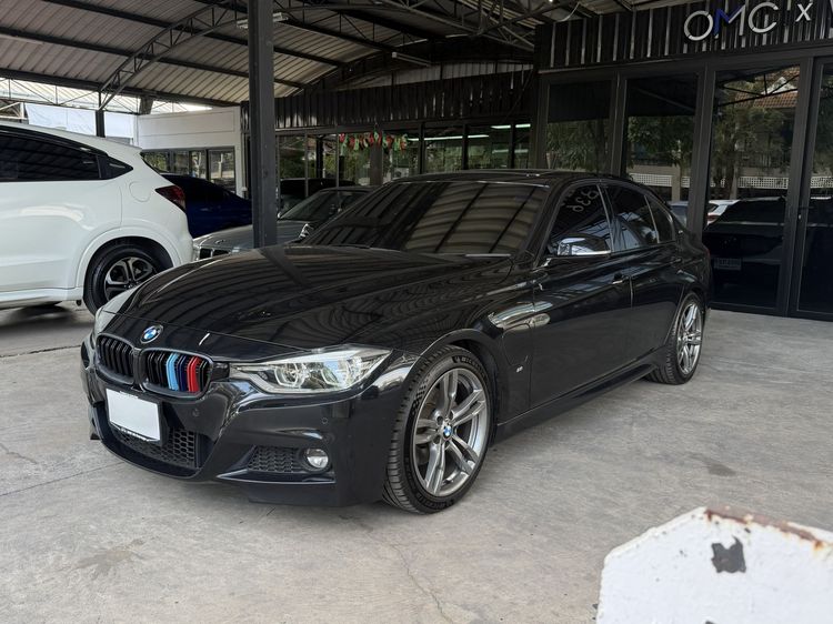 BMW Series 3 2018 330e Sedan ปลั๊กอินไฮบริด (PHEV) ไม่ติดแก๊ส เกียร์อัตโนมัติ ดำ รูปที่ 3