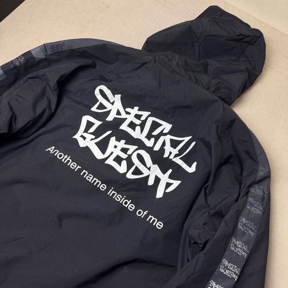 เสื้อคลุมกันหนาว​ Special Guest ใหม่มือหนึ่ง​ Size XL  รูปที่ 2
