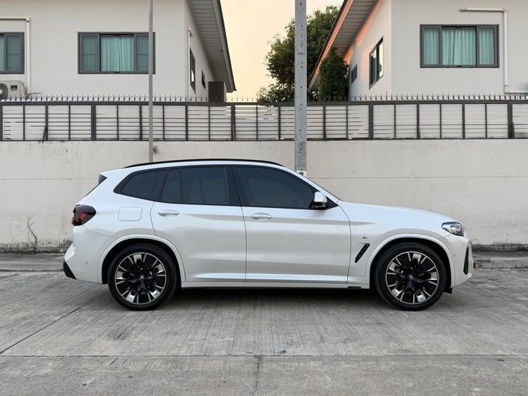 BMW iX3 2023 M Sport LCI Sedan ไฟฟ้า ไม่ติดแก๊ส เกียร์อัตโนมัติ ขาว รูปที่ 4