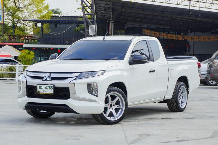 Mitsubishi Triton 2023 2.5 GLX Pickup ดีเซล ไม่ติดแก๊ส เกียร์ธรรมดา ขาว