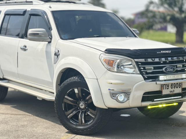 รถ Ford Everest 2.5 LTD TDCI สี ขาว