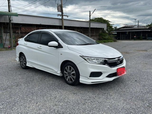 รถ Honda City 1.5 V สี ขาว