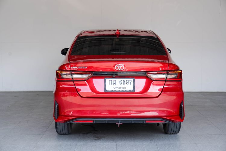 Toyota Yaris ATIV 2022 1.2 Smart Sedan เบนซิน ไม่ติดแก๊ส เกียร์อัตโนมัติ แดง รูปที่ 4