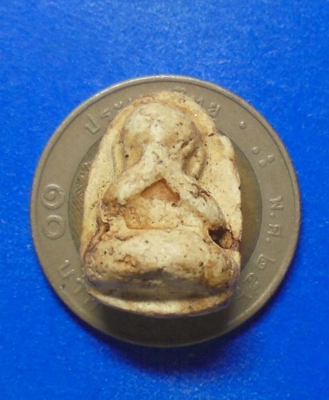 พระปิดตาเนื้อผง ไม่ทราบที่ รูปที่ 3