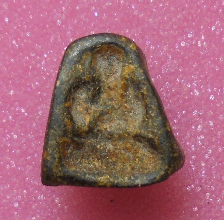 พระปิดตาเนื้อผง คลุกรัก ไม่ทราบที่ รูปที่ 2