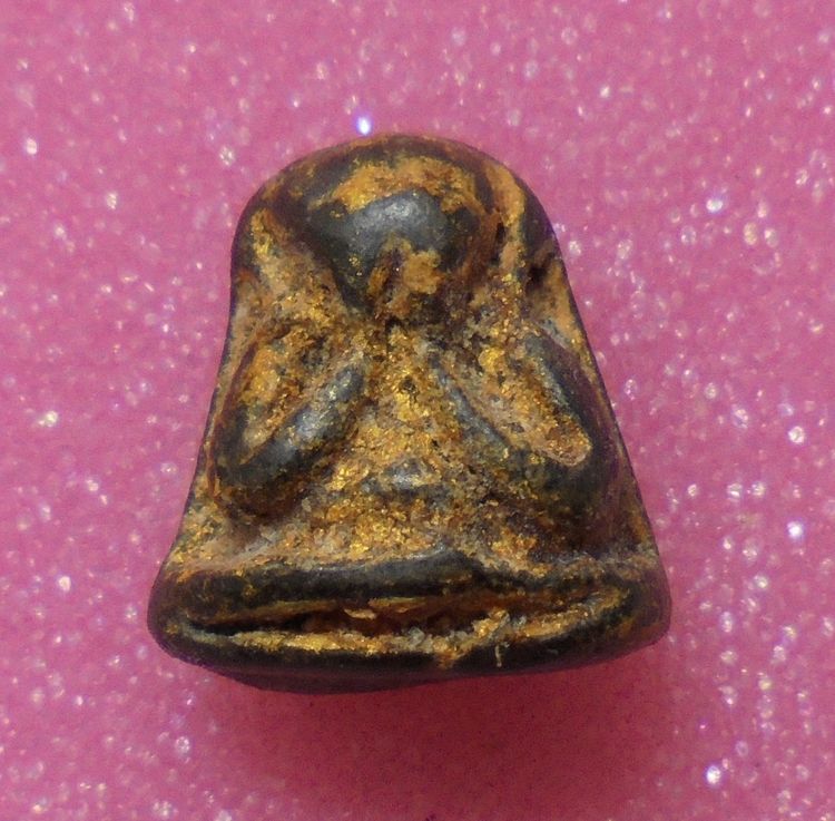 พระปิดตาเนื้อผง คลุกรัก ไม่ทราบที่