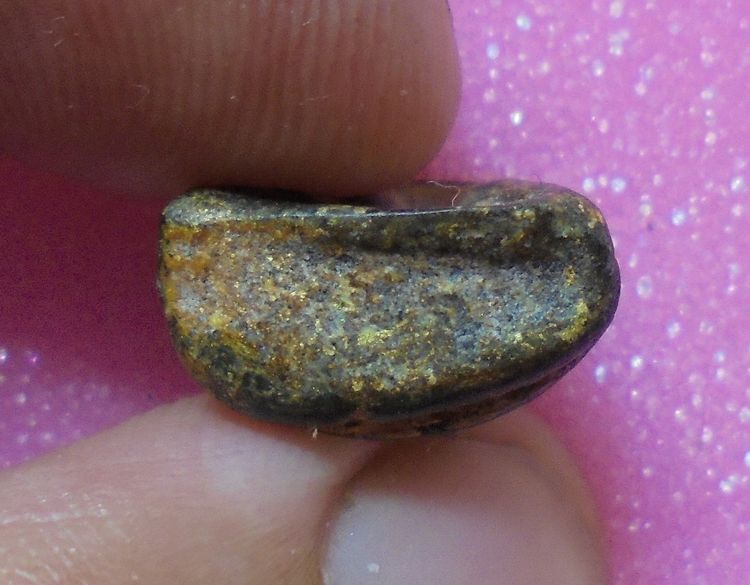 พระปิดตาเนื้อผง คลุกรัก ไม่ทราบที่ รูปที่ 4