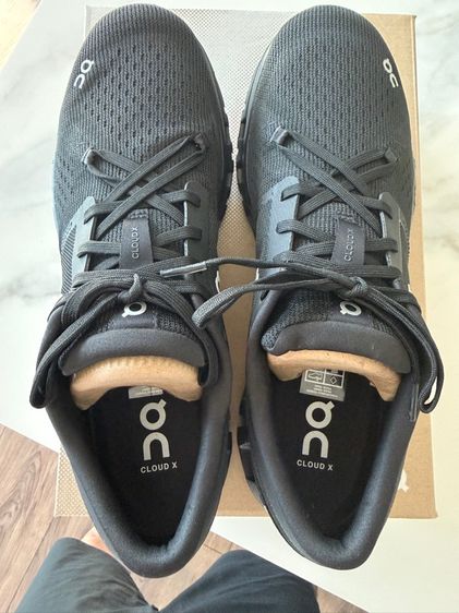 รองเท้า On รูปที่ 4