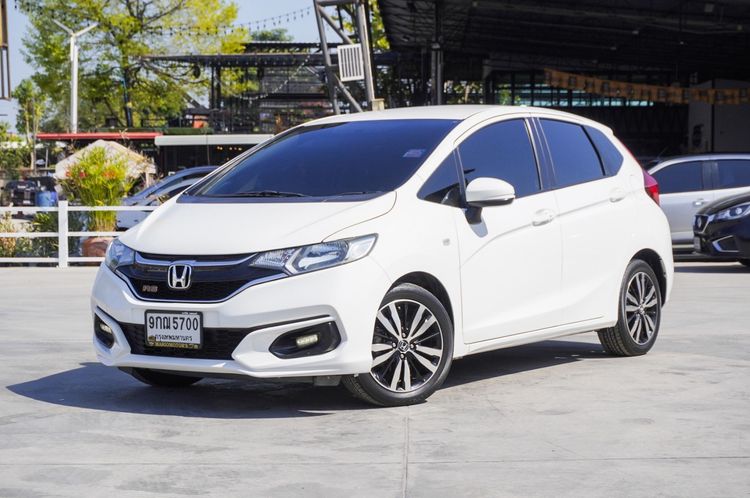 Honda Jazz 2019 1.5 V Sedan เบนซิน ไม่ติดแก๊ส เกียร์อัตโนมัติ ขาว