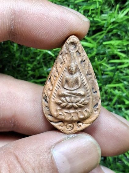 พระกลีบบัวเก่า ไม่รู้ที่