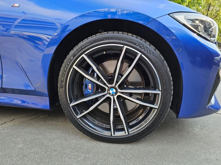 BMW Series 3 2020 330e Sedan ปลั๊กอินไฮบริด (PHEV) ไม่ติดแก๊ส เกียร์อัตโนมัติ น้ำเงิน รูปที่ 2