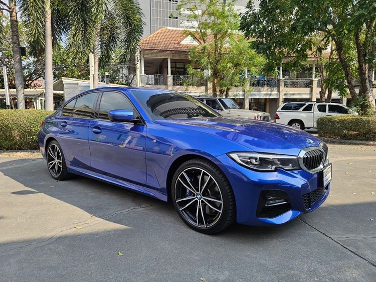 รถ BMW Series 3 330e สี น้ำเงิน