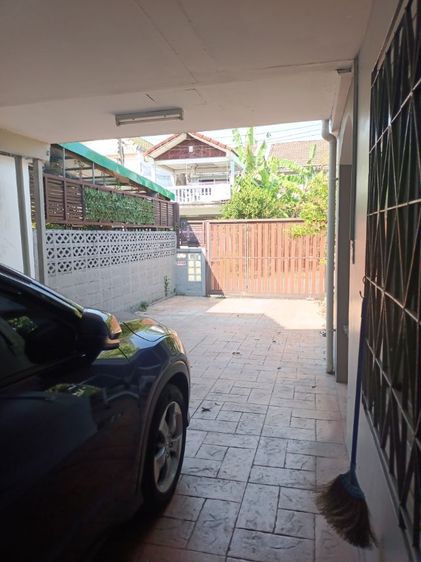 ขายบ้านเดี่ยวตกแต่งพร้อมอยู่ทำเลดีหลังมุม เงียบน่าอยู่ 