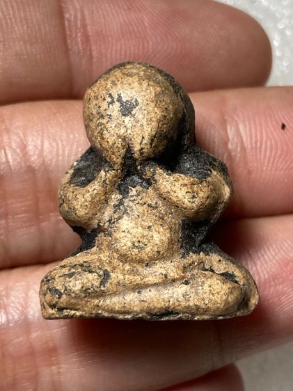 พระปิดตาเนื้อผงเก่า