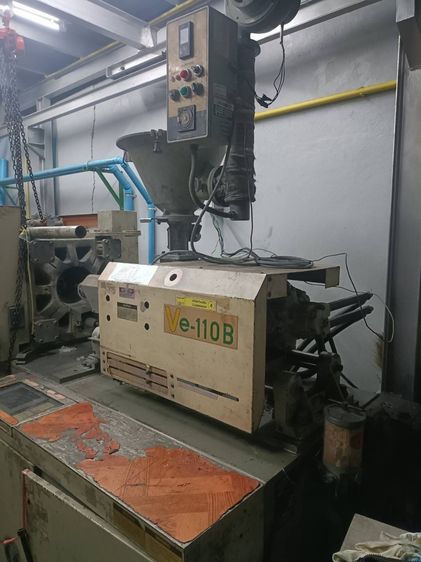 เครื่องฉีดพลาสติก 110 ตันและ 180 ตัน