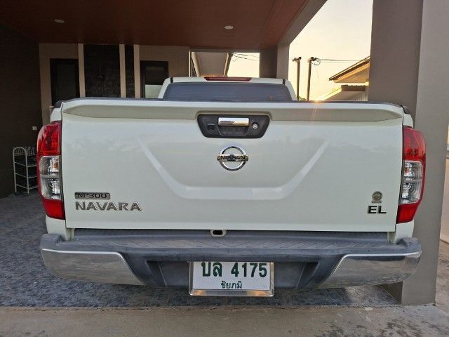 Nissan Navara 2015 2.5 Calibre EL Pickup ดีเซล เกียร์ธรรมดา ขาว รูปที่ 4