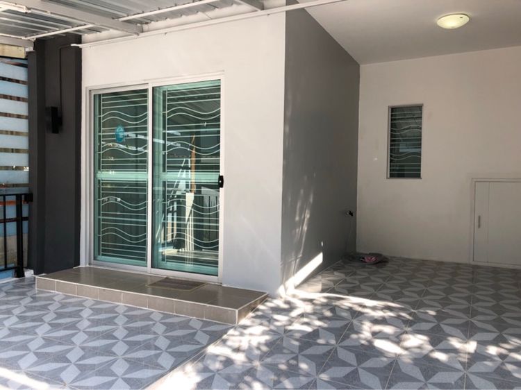 Pruksa 2016 มีบางส่วน ใช่ เทาว์เฮาส์ รูปที่ 2