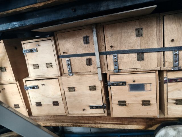 เตียง เสื่อ และบ้าน รังเพาะ