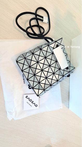 New WRING METALLIC Shoulder Bag (Small) รูปที่ 3