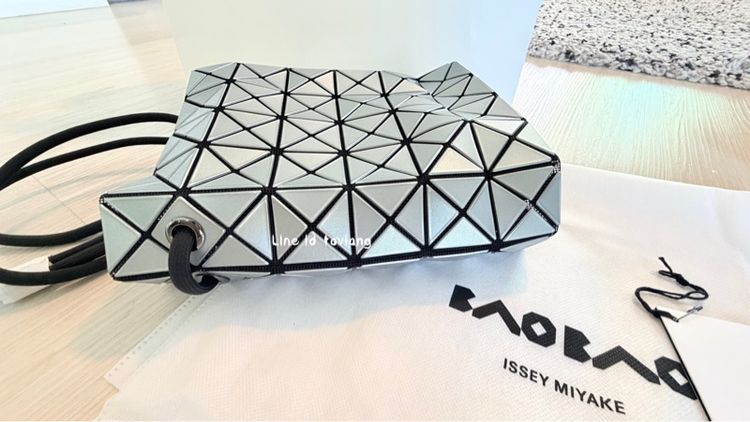 New WRING METALLIC Shoulder Bag (Small) รูปที่ 7