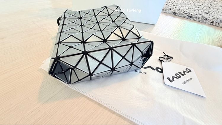 New WRING METALLIC Shoulder Bag (Small) รูปที่ 5