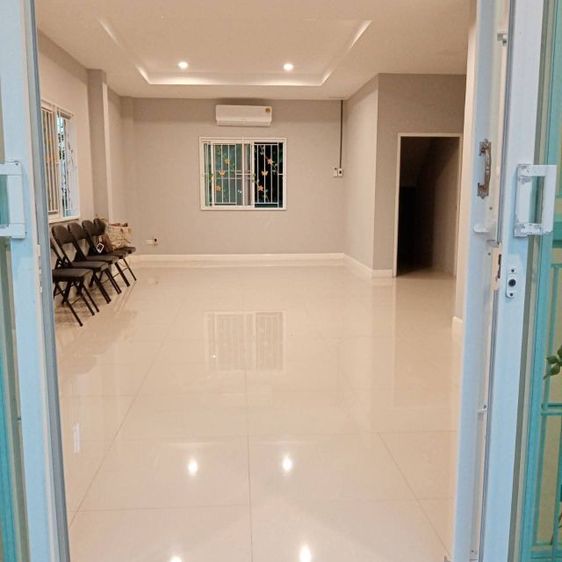 อื่นๆ ไม่มี 2019 ใช่ 🏡 ขายบ้านเดี่ยว หมู่บ้านวิสต้าวิลล์ 3
📍 ถนนลำลูกกา คลอง 8 (เลยวัดดอนใหญ่)
✨ บ้านหัวมุม ทำเลดี โปร่ง เป็นส่วนตัว

ขนาดที่ดิน 93 ตารางวา
 รูปที่ 2