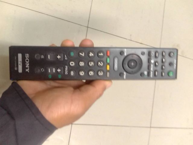 รีโมท sony แท้ TV ดูรุ่นที่รีโมทเอาเองนะครับใช้งานได้ตามปกติดี พร้อมโอนพร้อมส่งให้ฟรี