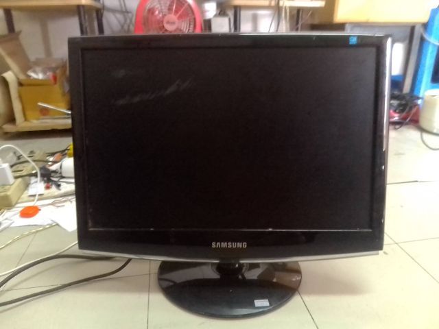 จอคอมพิวเตอร์ samsung 19 นิ้ว ขายเป็นอะไหล่ รับเองกับมือไม่ส่ง