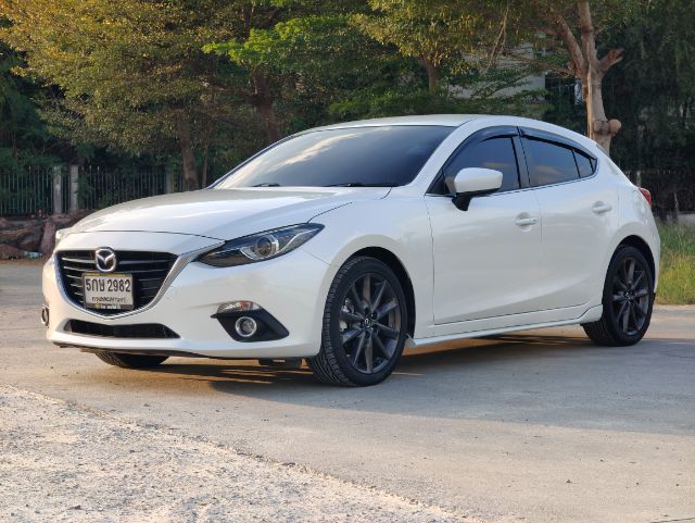 Mazda Mazda3 2017 2.0 S Sports Sedan เบนซิน ไม่ติดแก๊ส เกียร์อัตโนมัติ ขาว รูปที่ 3