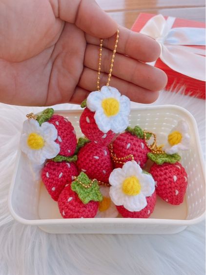 พวงกุญแจสตอเบอรี่กับเดซี่ ถักจากไหมพรม แฮนด์เมด รูปที่ 6