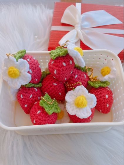 พวงกุญแจสตอเบอรี่กับเดซี่ ถักจากไหมพรม แฮนด์เมด รูปที่ 5