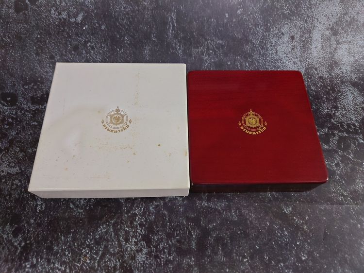 เหรียญที่ระลึกครบ 60 ปี พระบรมราชาภิเษก รัชกาลที่ 9 พ.ศ.2553 "เนื้อทองแดงรมดำ ขนาด 7 เซน อุปกรณ์ครบ รูปที่ 7