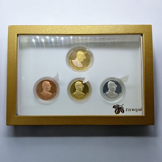 เหรียญไทย เหรียญในหลวง ร.9 ที่ระลึกเทิดพระเกียติ มหกรรมพืชสวนโลก ราชพฤกษ์ พ.ศ.2549 ครบชุด 4 เหรียญ พร้อมบรรจุกล่อง