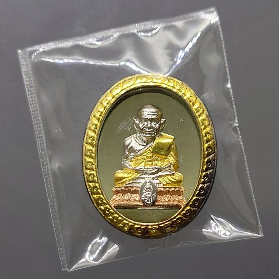 หลวงปู่ทวด เนื้อเงิน-สามกษัตริย์ ที่ระลึกเฉลิมพระเกียรติ 50 พรรษา พระบรมโอรสาธิราชๆ พุทธาภิเษก ณ วัดพระศรีๆ 2544 พร้อมกล่องเดิม รูปที่ 3