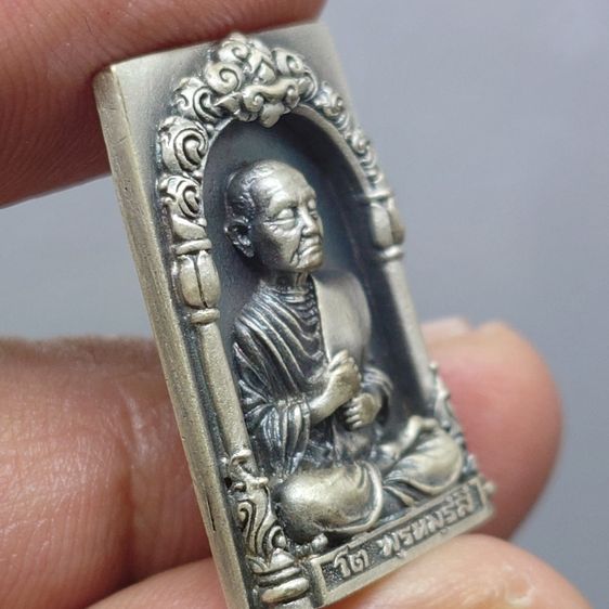 สมเด็จพระพุฒาจารย์ (โต พรหมรังสี) พิมพ์นิยม เนื้อเงินซาติน อนุสรณ์ ๑๒๘ ปี วัดเกศไชโย พ.ศ.2543 กล่องเดิม รูปที่ 4