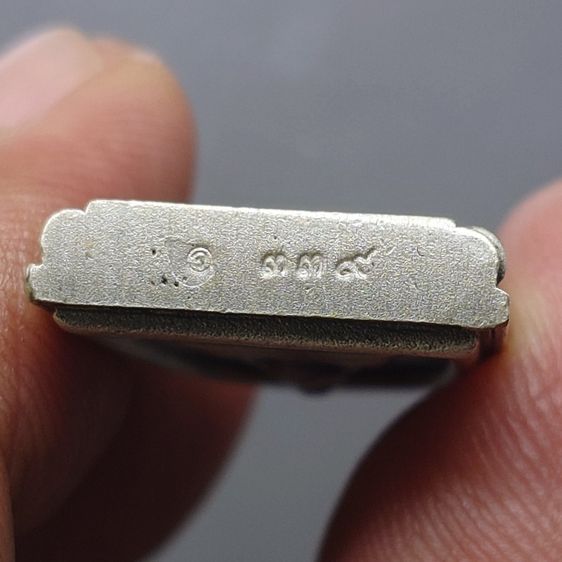 สมเด็จพระพุฒาจารย์ (โต พรหมรังสี) พิมพ์นิยม เนื้อเงินซาติน อนุสรณ์ ๑๒๘ ปี วัดเกศไชโย พ.ศ.2543 กล่องเดิม รูปที่ 6