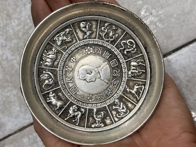 อื่นๆ จานสีเงิน หนักๆ สวยหายาก ขายตามสภาพ เครื่องรางสวยหายาก เดิมๆ ไม่ค่อยเจอ หายากมากครับ ขายตามสภาพ ของเก่าครับ พร้อมส่ง