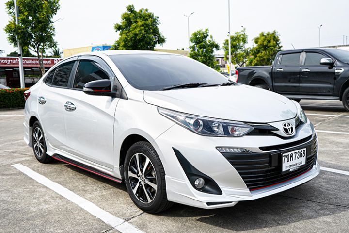 รถ Toyota Yaris ATIV 1.2 S สี เทา