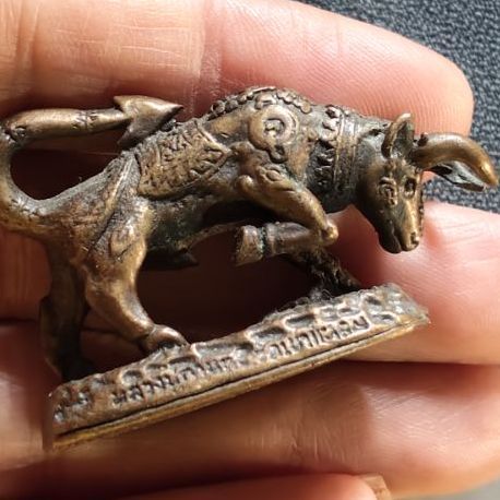 รูปหล่อวัวธนู