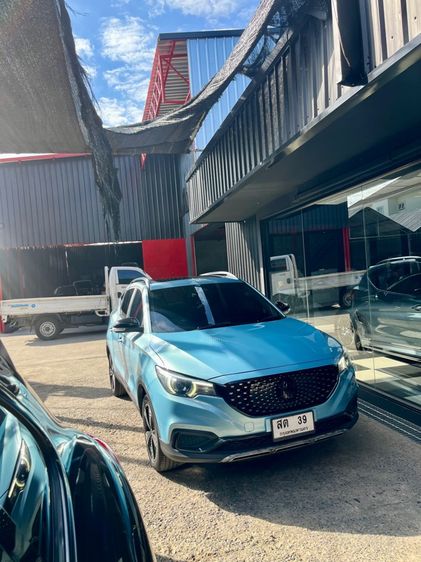 รถ MG ZS EV สี ฟ้า