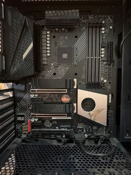อื่นๆ เมนบอร์ด x570 aorus pro wifi socket AM4 แถมเคสคอมเปล่าฟรี