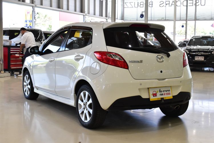 Mazda Mazda 2 2011 1.5 Spirit Sports Sedan เบนซิน ไม่ติดแก๊ส เกียร์อัตโนมัติ ขาว รูปที่ 4