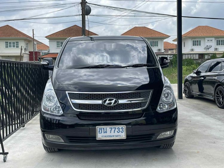Hyundai H-1  2011 2.5 Deluxe Van ดีเซล ไม่ติดแก๊ส เกียร์อัตโนมัติ ดำ รูปที่ 2