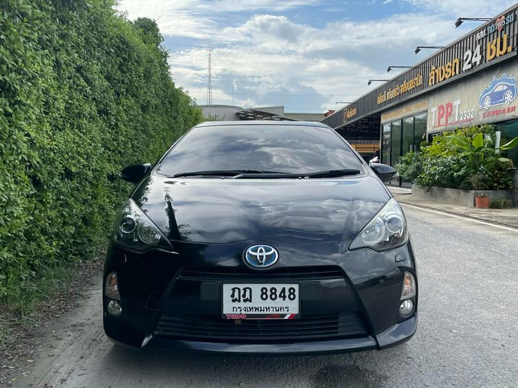 Toyota Prius 2015 1.8 Hybrid Sedan เบนซิน ไม่ติดแก๊ส เกียร์อัตโนมัติ ดำ รูปที่ 2