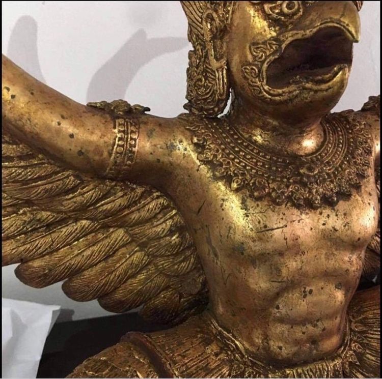 พญาครุฑองค์นี้ เป็นฝีมือการสร้างของช่างสิบหมู่ ในสมัยรัชกาลที่ 3 พ.ศ.2399 และ สมเด็จพุฒาจารย์โต พรหมรังสีอธิษฐานจิต  รูปที่ 5