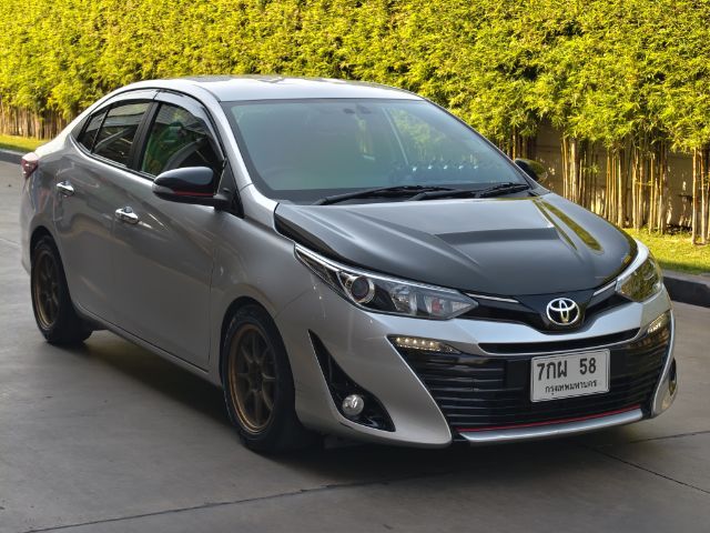 รถ Toyota Yaris ATIV 1.2 S สี ขาว