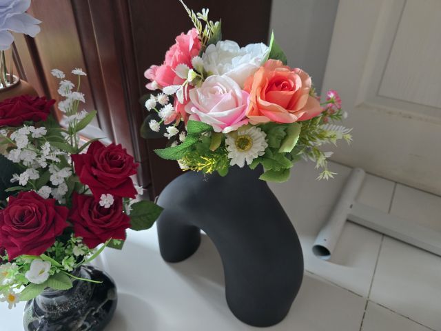 ชุดแจกันพร้อมดอกไม้ ราคา ชุดละ 100 บาท
ใกล้วันวันวาเลนไทน์ คุณผู้ชายทุกคนสามารถซื้อให้กันคนที่เรารักกันแล้วหรือยัง รูปที่ 4