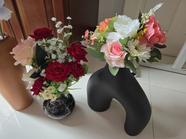 ชุดแจกันพร้อมดอกไม้ ราคา ชุดละ 100 บาท
ใกล้วันวันวาเลนไทน์ คุณผู้ชายทุกคนสามารถซื้อให้กันคนที่เรารักกันแล้วหรือยัง รูปที่ 11