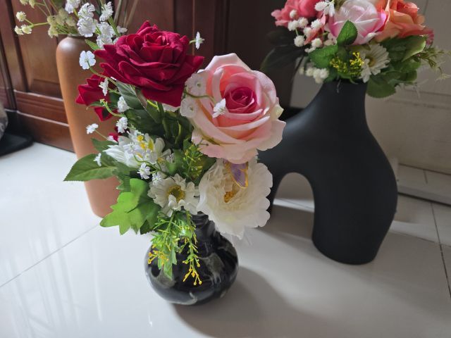 ชุดแจกันพร้อมดอกไม้ ราคา ชุดละ 100 บาท
ใกล้วันวันวาเลนไทน์ คุณผู้ชายทุกคนสามารถซื้อให้กันคนที่เรารักกันแล้วหรือยัง รูปที่ 9